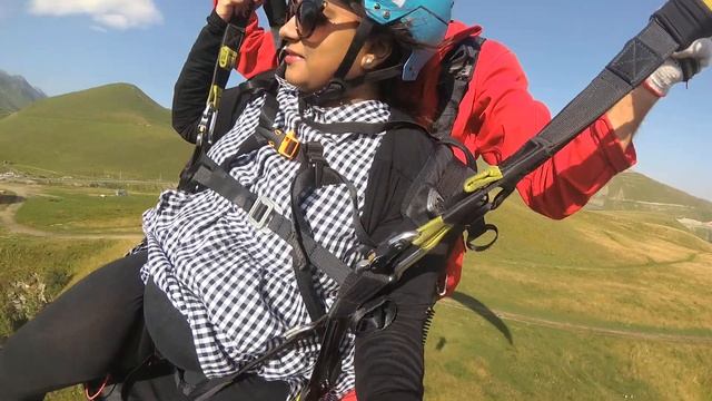 045323 2 land gudauri paragliding полет гудаури skyatlantida com بالمظلات، جورجيا بالمظلات gudauri смотреть онлайн