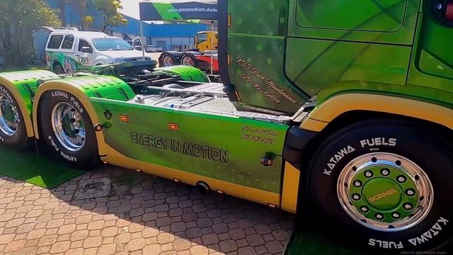 Slammed and Bagged Carshow in ICC Durban смотреть онлайн