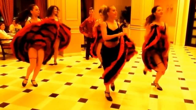 Can Can la Grand Hotel Traian смотреть онлайн