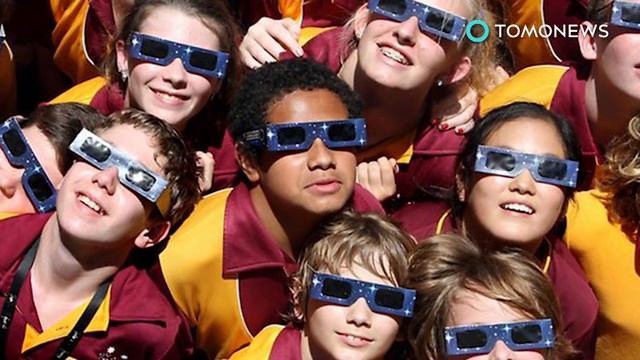 Great American Eclipse created bow waves in Earth's atmosphere - TomoNews смотреть онлайн