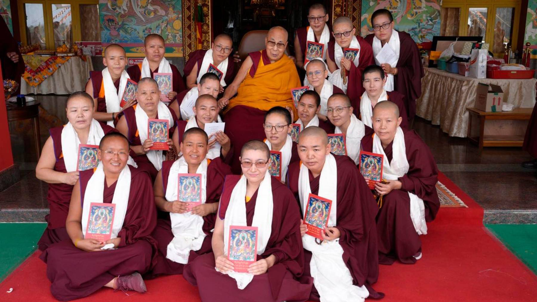 Далай-лама даровал аудиенцию ньингмапинским монахиням-кхенмо смотреть онлайн