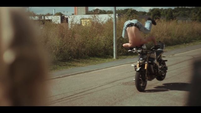 YOLANDA BE COOL 'CHANGE' feat NOLA DARLING - OFFICIAL MUSIC VIDEO смотреть онлайн