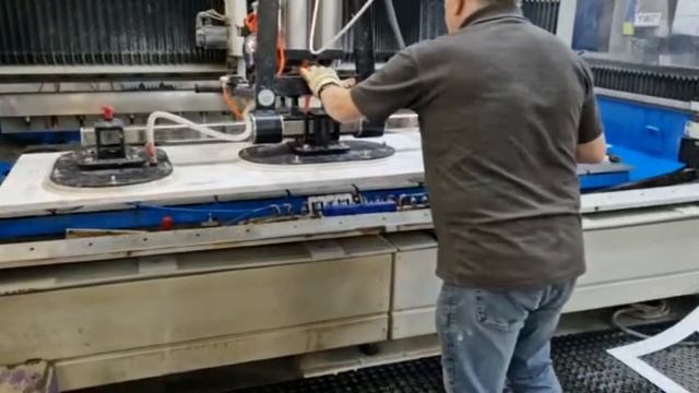 Stone Vacuum Lifter смотреть онлайн