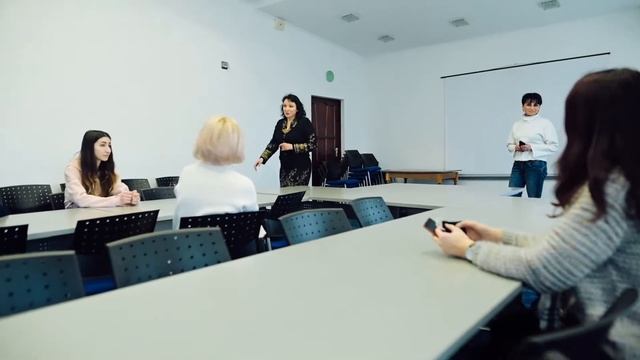 Практичне заняття у готельно-ресторанному комплексі «Гелікон» зі студентами смотреть онлайн