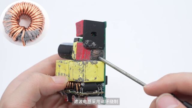 PANFORE广数2C1A氮化镓充电器拆解：总输出为140W，支持UFCS融合快充 смотреть онлайн