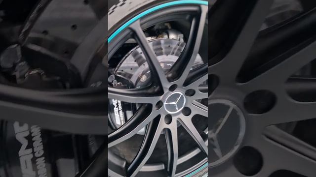 Mercedes AMG GT Black Series смотреть онлайн