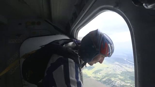 Наш первый прыжок с парашютом ! смотреть онлайн