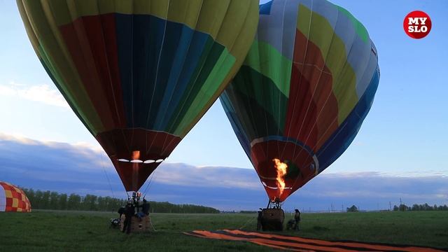 В небо над Тулой на аэростатах подняли знамя Победы и Георгиевскую ленту смотреть онлайн