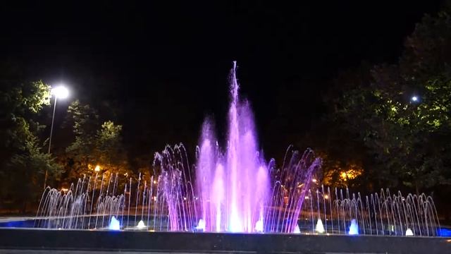 Музичний фонтан у саду Шевченка (м. Харків) смотреть онлайн