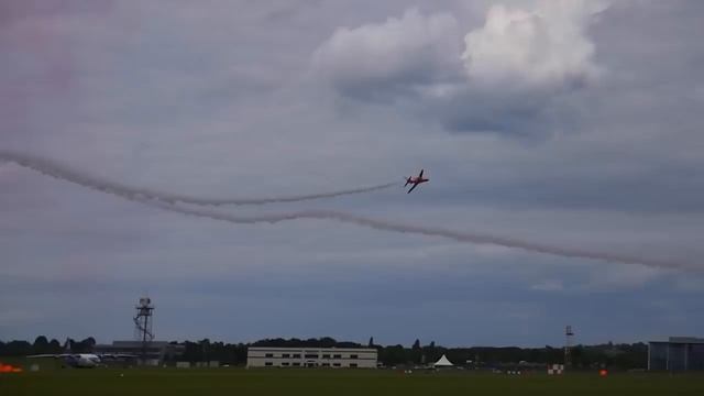 RAF Red Arrows Flying Display Team Highlights - Farnborough International Airshow 2012 смотреть онлайн