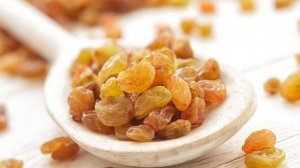 Изюм помогает контролировать уровень сахара в крови, выяснили ученые