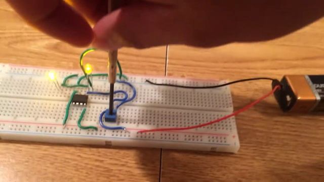 LM358 OpAmp Tester with 10k Potentiometer смотреть онлайн