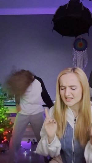 LA LA LA ТРЕНД вместе с @kvashenaya 😆 
(Shorts @DanielaUstinova 22.01.2025)