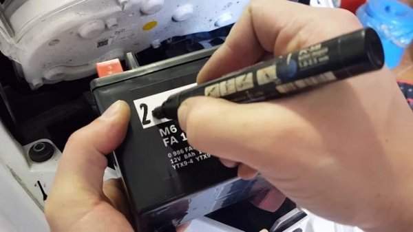 Sostituzione batteria Yamaha X-Max / Battery replacement Yamaha X-Max