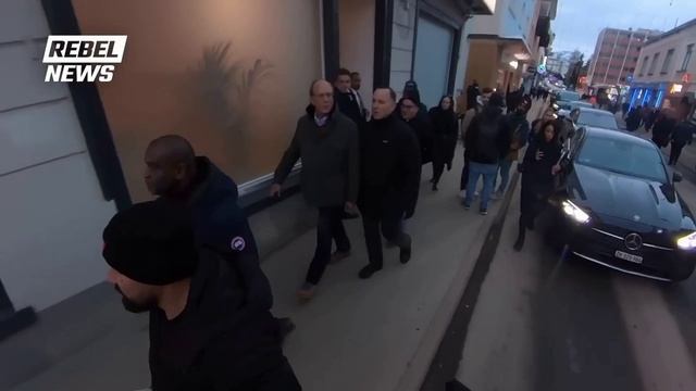 Журналисты из Ребел Ньюз поймали главу БлэкРок смотреть онлайн