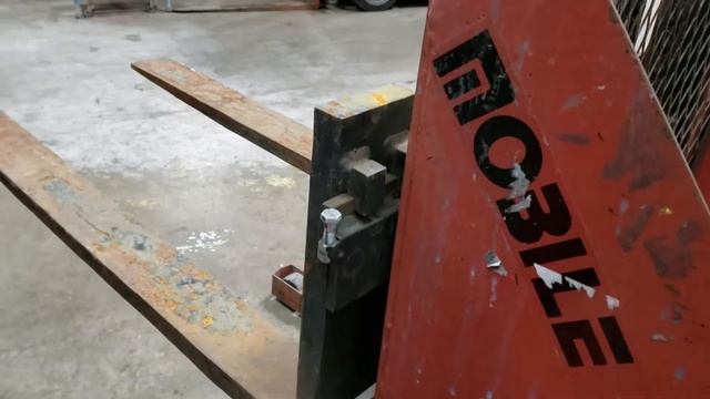 2096 Mobile B60CSA Adjustable Hydraulic Stacker смотреть онлайн