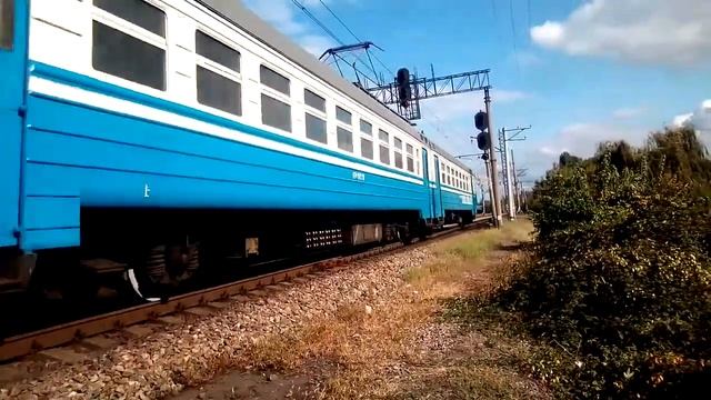 Виїзд електропоїзда ЕР1-192 зі ст. Нікополь смотреть онлайн