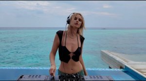 Tori Levett | live from The Maldives - Melodic techno & Progressive house DJ Mix
