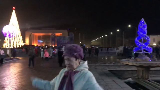 Новогодняя площадь в Бишкеке. смотреть онлайн