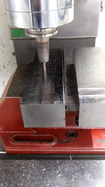 Teste de usinagem realizado no Laboratório de Usinagem da Universidade de Caxias do Sul смотреть онлайн