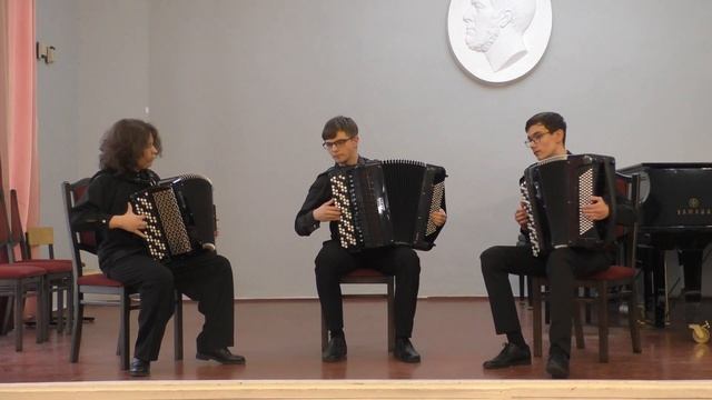 Александр Корчевой "МОЛДАВСКИЙ ТАНЕЦ" Играет "Юношеское сибирское трио баянистов" Новосибирск