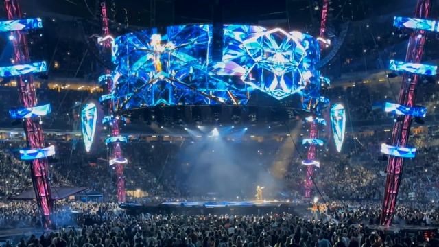 Ed Sheeran - Shivers (Denver Loops) [Live] (2023) - Empower Field at Mile High смотреть онлайн