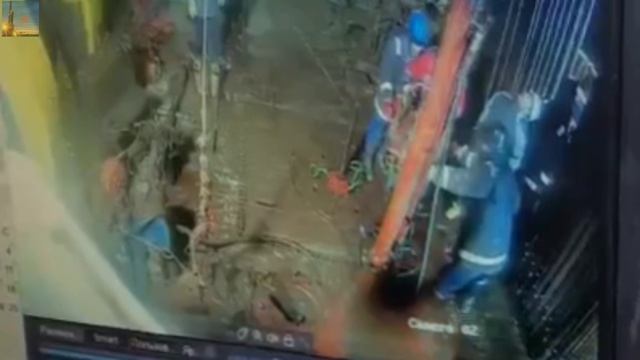 Бешеный гидроключ🌪️ раскидал нефтяников, как кегли. смотреть онлайн