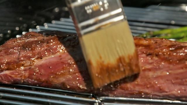 takealot.com | The Ultimate Braai Master Product Review | Weber Master Touch смотреть онлайн