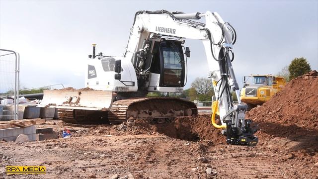 Liebherr R920 Compact of Rich Baker смотреть онлайн