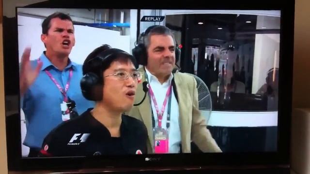 Mr.Bean Rowan Atkinson Reaction to Lewis Hamilton Massa Collision in McLaren Garage at Indian Grand смотреть онлайн