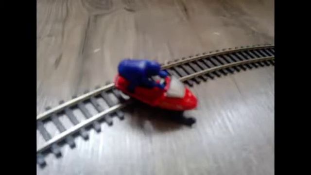 Piko train and crash смотреть онлайн