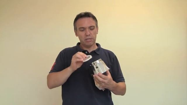 How to replace a Gasket in your Stovetop Espresso Maker смотреть онлайн