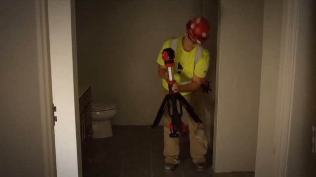 Milwaukee® M12SAL™ LED Stand Light смотреть онлайн