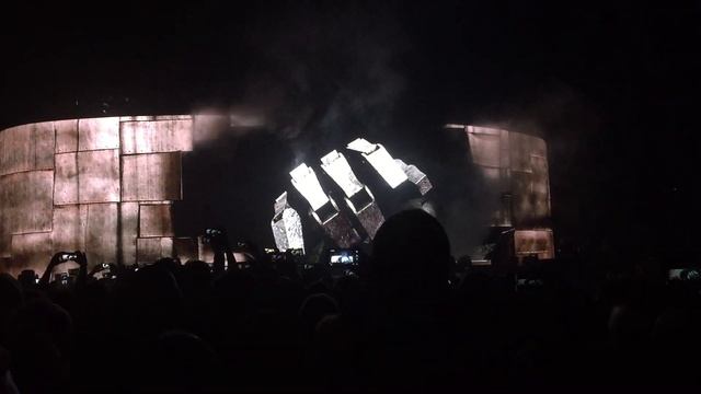 Queen + Adam Lambert Opening Lodz Atlas Arena 6.11.2017 смотреть онлайн