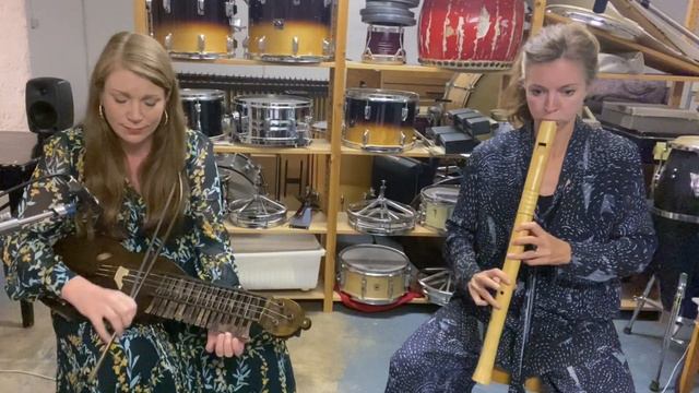 Anna Petrini & Emilia Amper - Estampie / Fålen смотреть онлайн