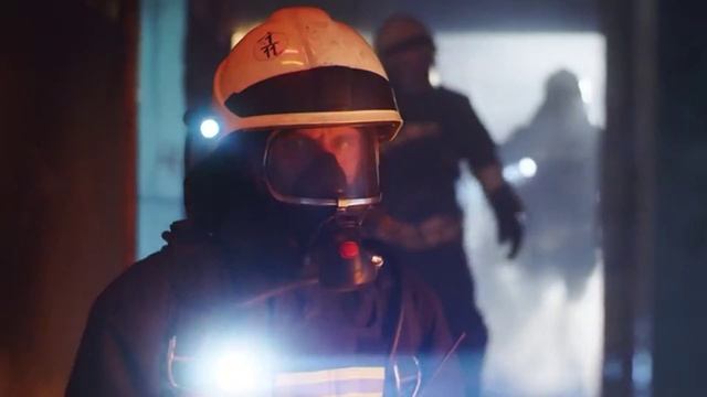 Now on Kickstarter: Super Powerful Pocket Flashlight With 21700 Cell смотреть онлайн