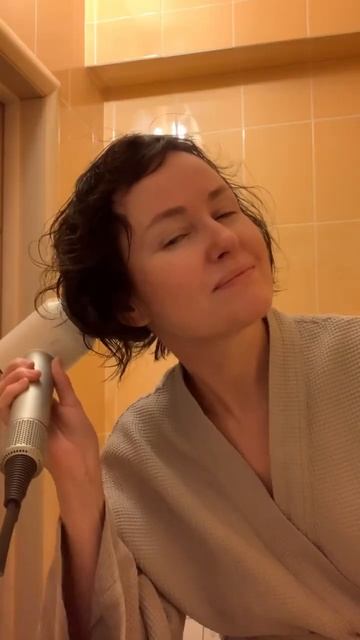 Естественные кудри на диффузор - Dyson. смотреть онлайн