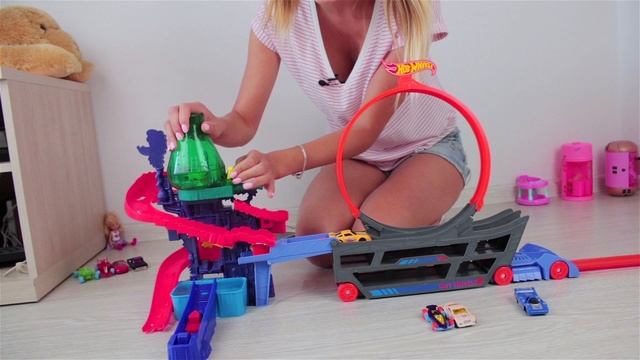 Большие Гонки HOT WHEELS две трассы ЗАМЕДЛЕНННАЯ съемка для детей смотреть онлайн