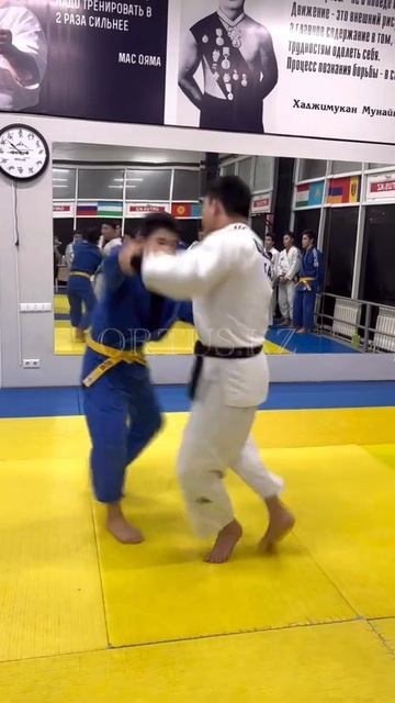 Judo Kumi-Kata - техника захватов. Срыв верхнего захвата с продергиванием за собой, ORTUS.KZ смотреть онлайн