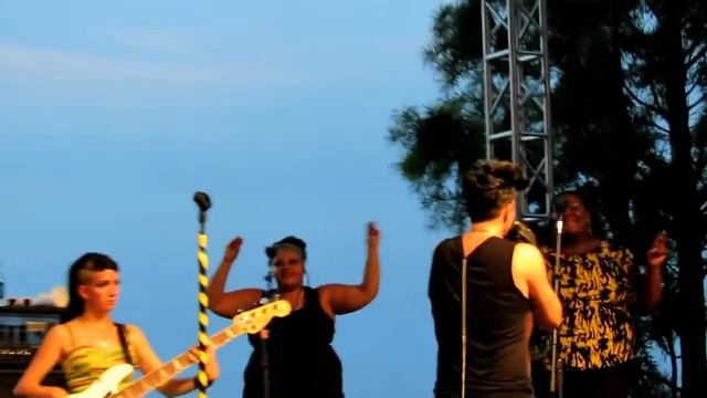 Adam Lambert performs at Freshtival in Studmuffin NYC смотреть онлайн