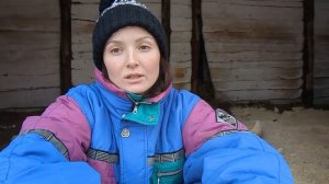 Люди просят от них ИЗБАВИТЬСЯ. Почему я не могу это сделать! МУЖ Строит ПЕНОПЛАСТОВЫЙ ДОМ в лесу.