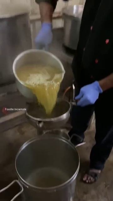 20 Quintal मिसल Daily बनता है यहाँ😱😱 Nashik Most Famous Misal😳😳 #indianstreetfood #shorts #nashik смотреть онлайн