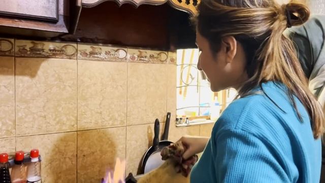 Bhindi Mili 400 Rupees Kilo || Iman and Moazzam vlog смотреть онлайн