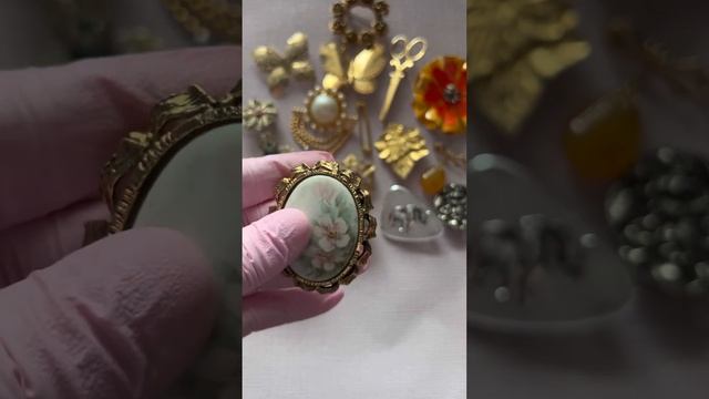 Милий лот з вінтажними прикрасами. смотреть онлайн