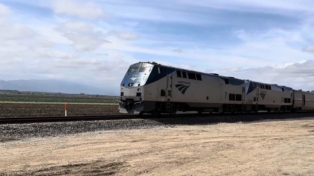 [Amtrak 7 and 204] Spreckels Road Railroad Crossing King City, CA смотреть онлайн