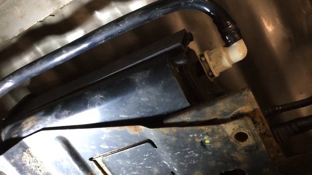 Remove GMC Canyon vent control solenoid and charcoal canister, to repair a P0446 code. смотреть онлайн