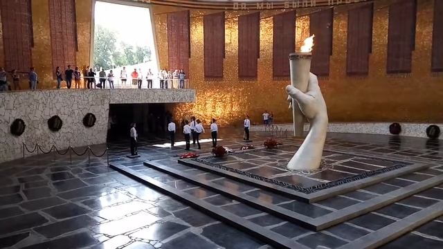 Смена караула в Зале Воинской Славы на Мамаевом Кургане смотреть онлайн