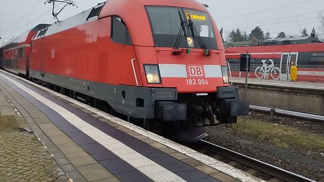 BR 182 004 Richtung Cottbus bei Abfahrt Winkgruß+ Piepgruß смотреть онлайн