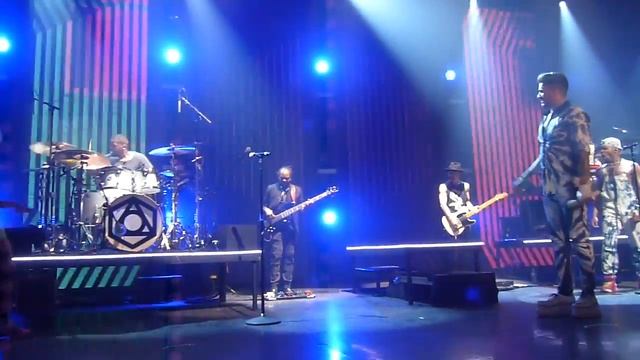 Adam Lambert Original High Tour (Chicago) - Band Intro смотреть онлайн