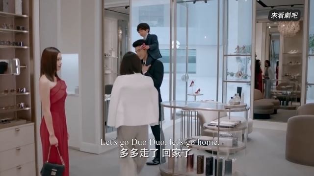 正妻離婚後嫁入豪門，小三不知情嘲笑她窮酸，下秒被啪啪打臉，太過癮！ смотреть онлайн